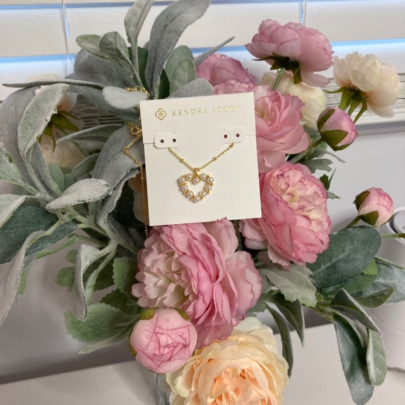 Kendra Scott Jewelry - Kendra Scott pearl heart necklace . New